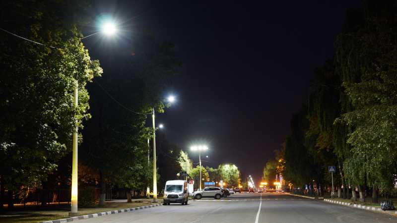 Специалисты «Белгородэнерго» смонтировали новые светильники в населённых пунктах области