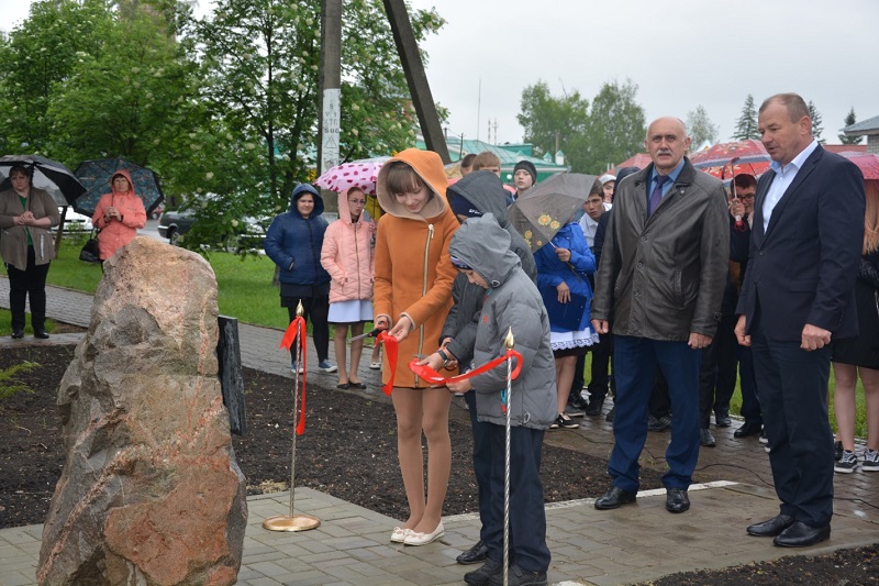 открытие памятного камня первым основателям села Красного