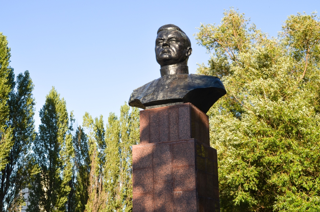 памятник Николаю Ватутину 
