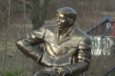 памятник трубокладу в Борисовском районе