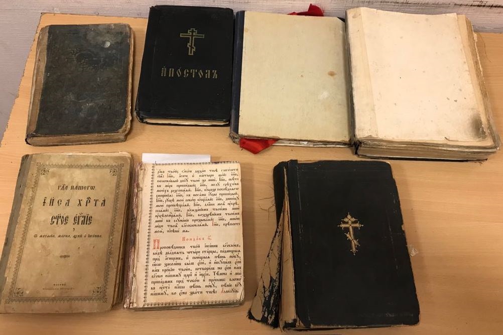 Белгородские таможенники не дали ввезти в область старинную икону и семь церковных книг