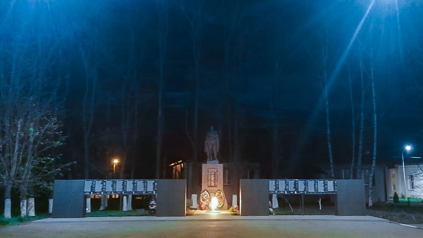 освещение памятника