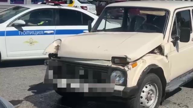 В Белгороде пьяный водитель повредил три машины на парковке и дорожный знак