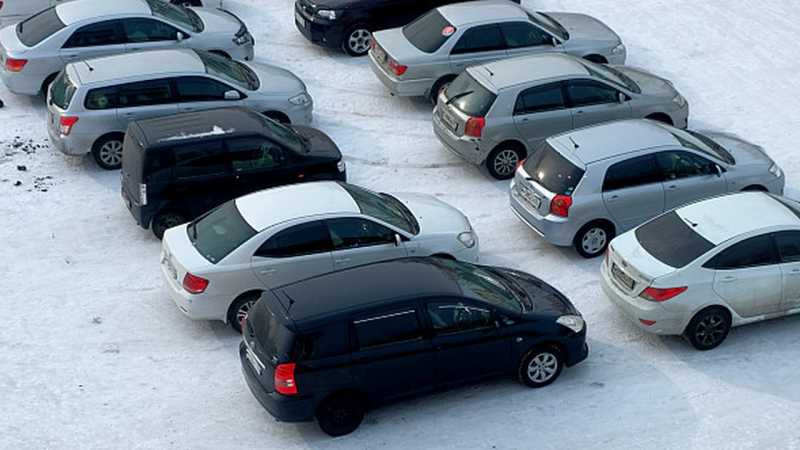 Зимняя парковка: как избежать штрафов и проблем 