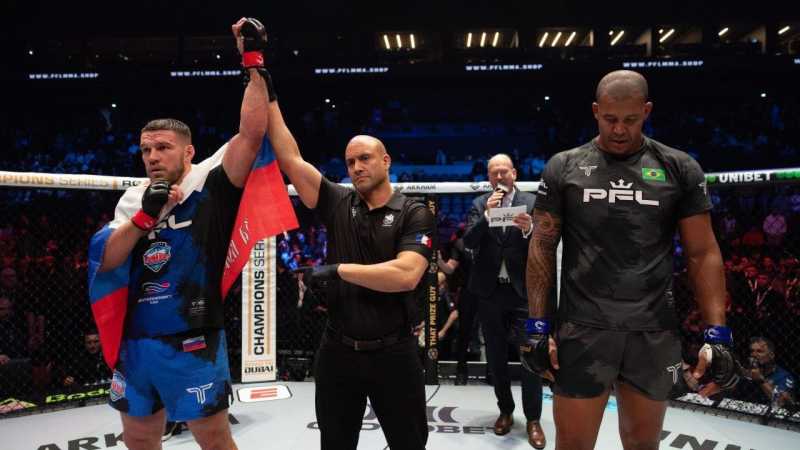 Вячеслав Гладков поздравил белгородского бойца с получением титула чемпиона PFL
