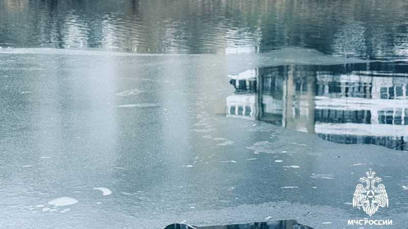Спасатели призвали белгородцев не выходить на тонкий лёд