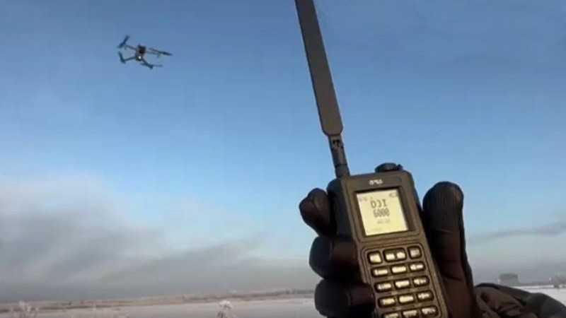 Гладков: более 2 тысяч детекторов БПЛА и почти 6 тысяч раций раздали жителям приграничья с начала СВО