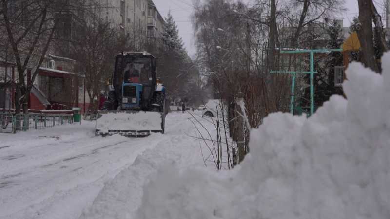 В Белгороде коммунальные службы просят жителей убирать машины со дворов