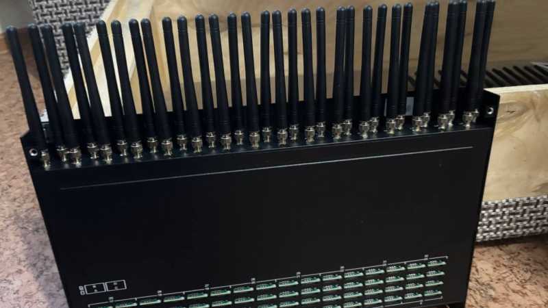 Белгородские следователи задержали аферистов, которые организовали нелегальный узел связи для телефонных мошенников