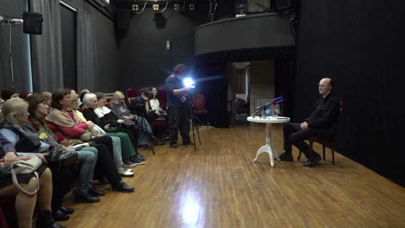 В Белгородском драмтеатре прошла встреча с заслуженным деятелем искусств Крыма Юрием Маковским