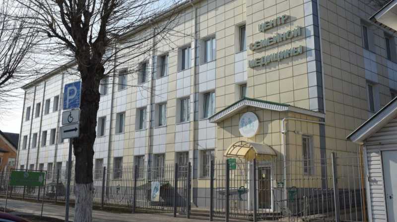 Фельдшер Губкинской ЦРБ досрочно вышла из декретного отпуска