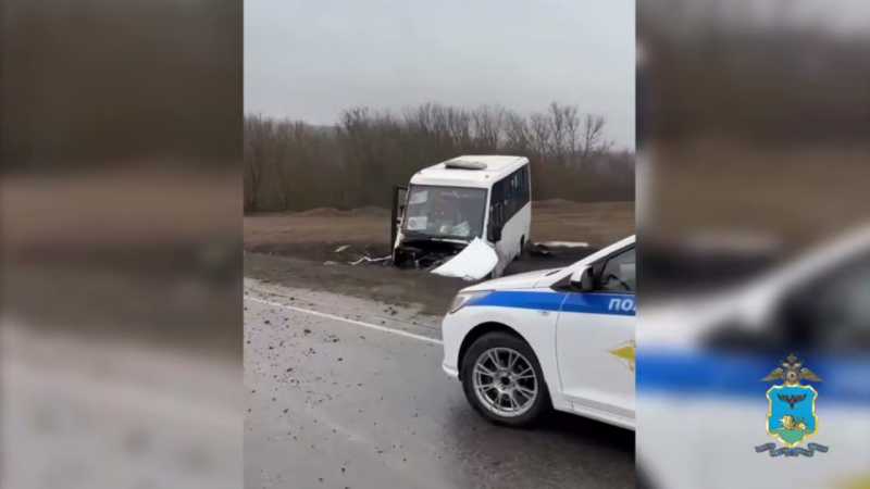 В Старооскольском округе перевернулся автобус, объезжая собаку