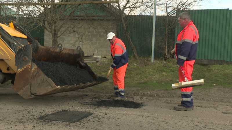 В Корочанском округе обновляют дорожное полотно