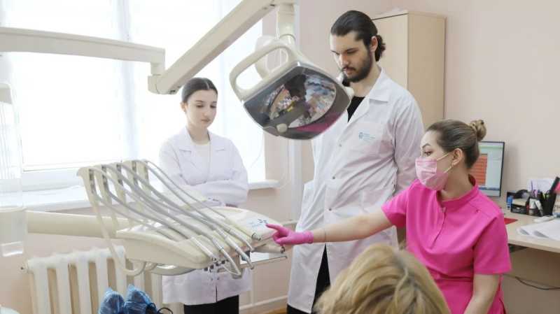 Краснояружские ученики медклассов прошли практику в центральной больнице