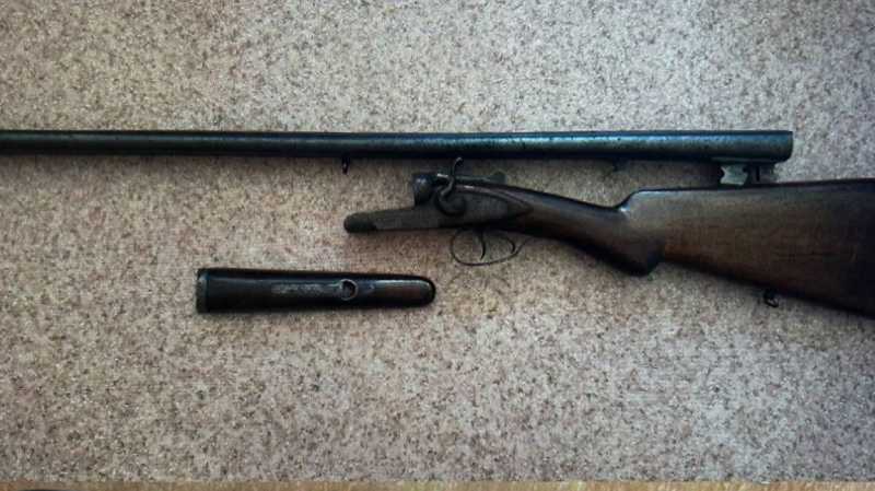 Житель Старооскольского округа продал ружьё за 1,5 литра самогона