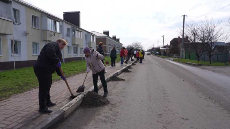 В Ивнянском округе жители выходят на субботники