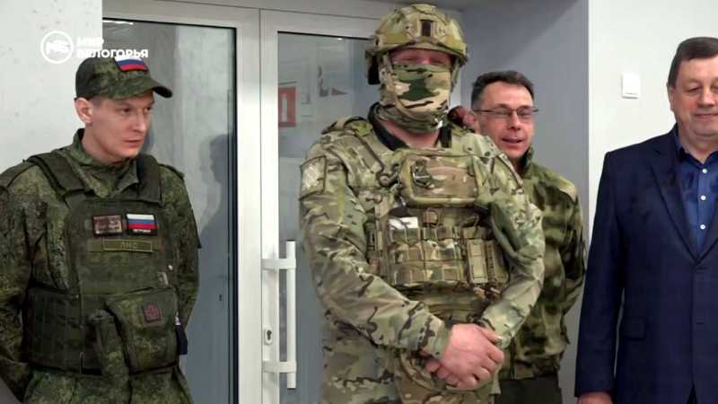 В Шебекино волонтёры передали солдатам куличи