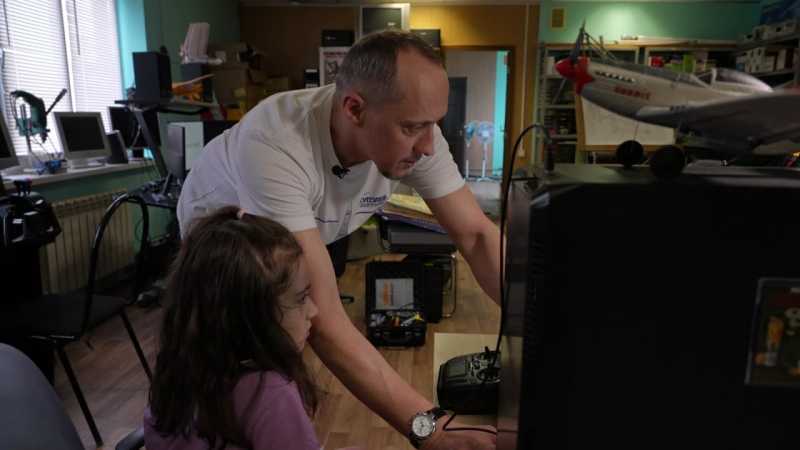 В белгородском военно-патриотическом клубе «Высота» школьников обучают авиации