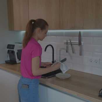 Как приучить ребёнка к уборке?