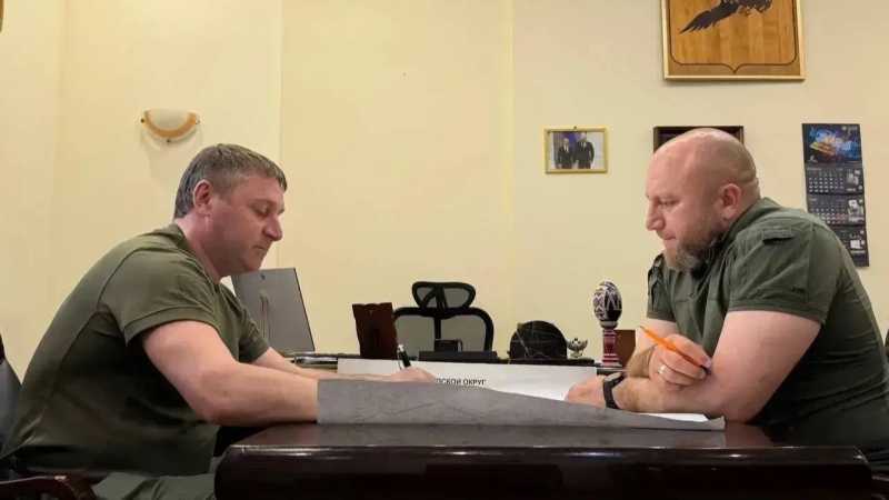 Рабочие встречи и удары дронов: Александр Шуваев посетил Грайворон