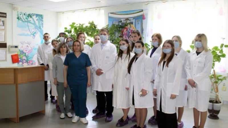 Школьники медицинского класса Ракитянской школы №1 посетили районную больницу