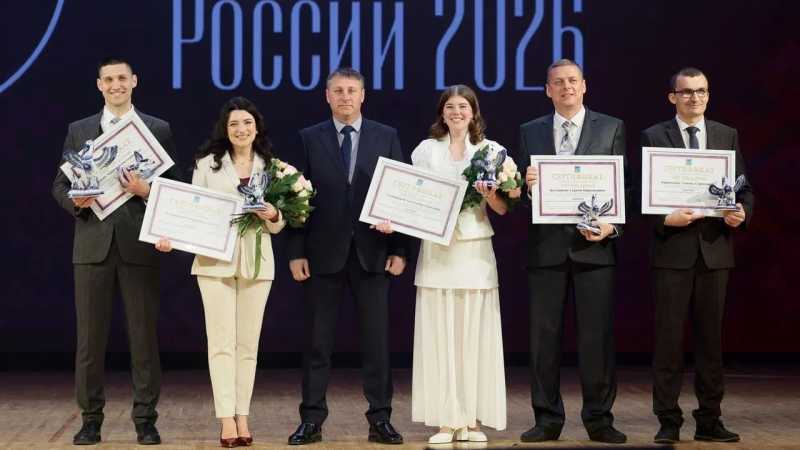Александр Шуваев наградил победителей регионального этапа «Учителя года России»