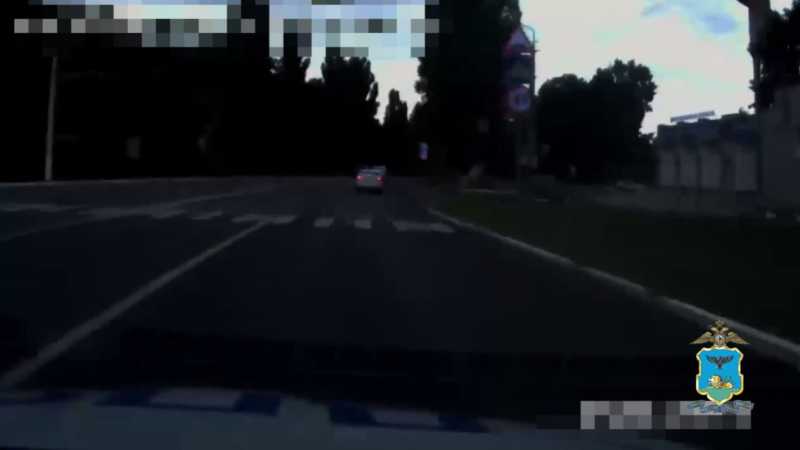Белгородские автоинспекторы доставили в больницу женщину, лишившуюся фаланги пальца