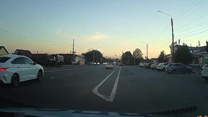 В Белгороде автоинспекторы помогли доставить в больницу девочку, проглотившую ключ от банки газировки