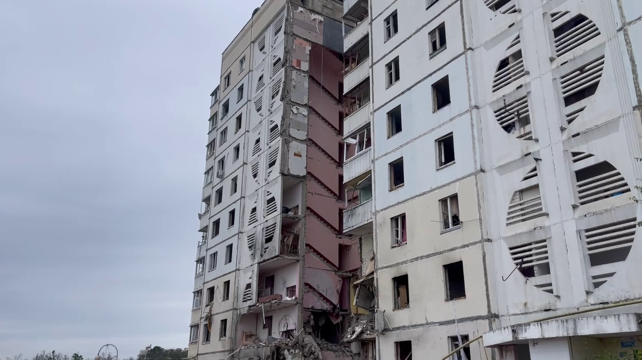 Утро 13 мая – так сейчас выглядит разрушенный дом на Щорса в Белгороде
