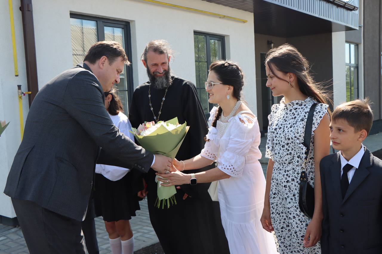 11 белгородским многодетным семьям вручили ключи от новых домов |  13.06.2023 | Белгород - БезФормата