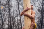 Масленичный столб не успевал остыть от наплыва покорителей
