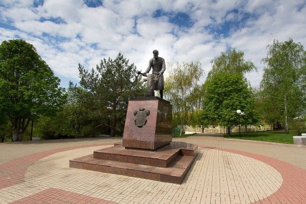 Памятник володичкиным алексеевка фото