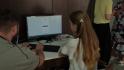 В белгородском МФЦ подростки помогают посетителям осваивать «Госуслуги» и оформлять документы