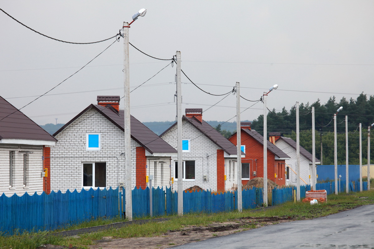 Белгородэнерго подключает к сетям дома для переселенцев