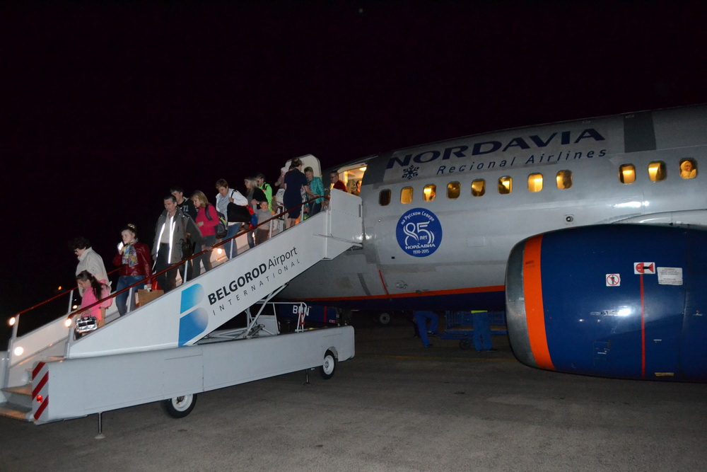 Самолет белгород. Аэропорт Мурманск Boeing 737. Самолет Мурманск Белгород. Боинг Нордавиа Мурманск Симферополь.