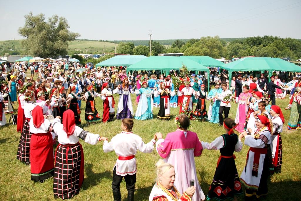 Фольклорный фестиваль «Лето красное» в Холках