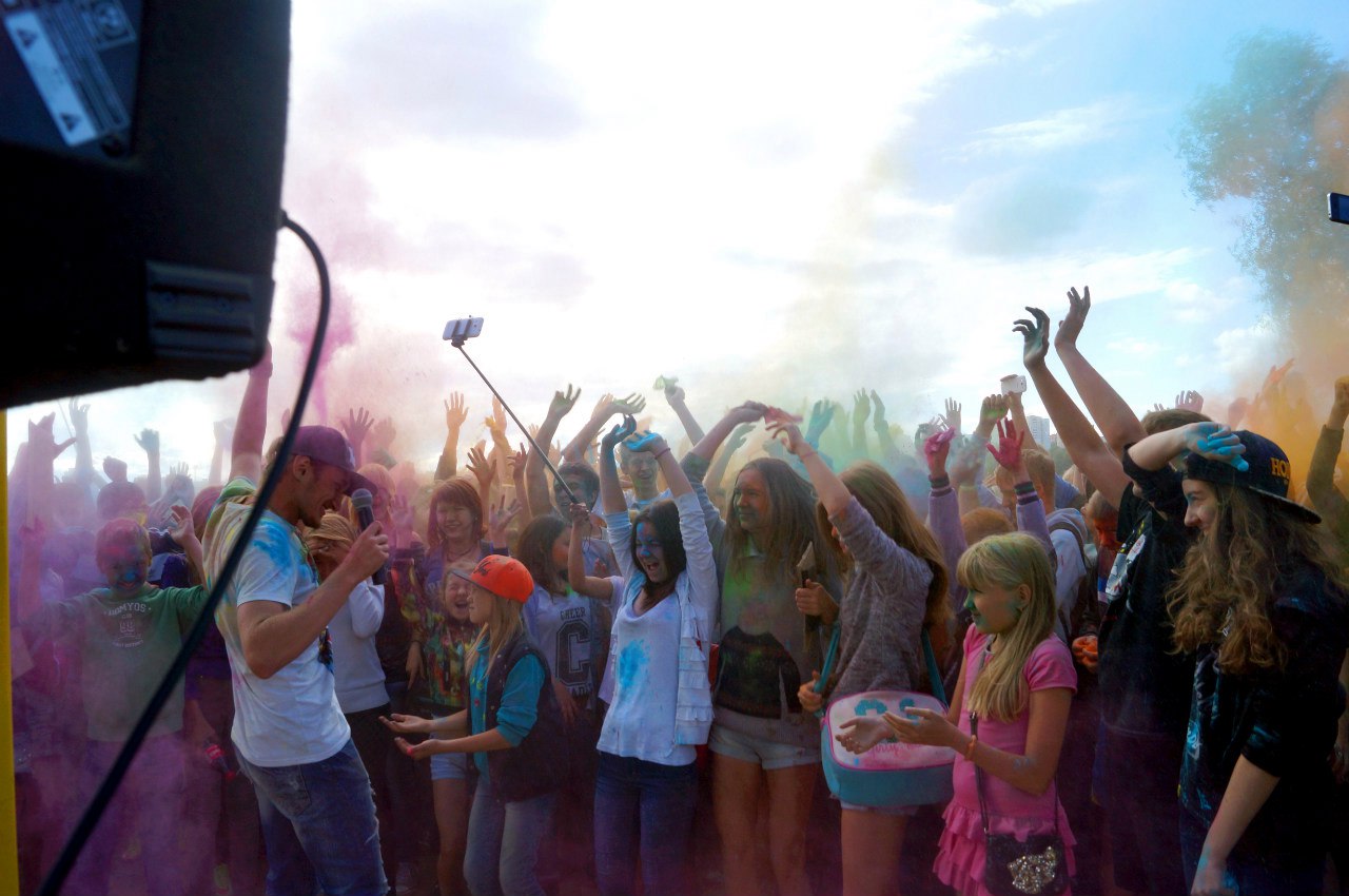 Фестиваль красок холи «Color Party на пляже» в Белгороде