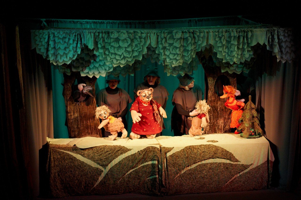 Спектакль «Два жадных медвежонка» в Белгородском театре кукол