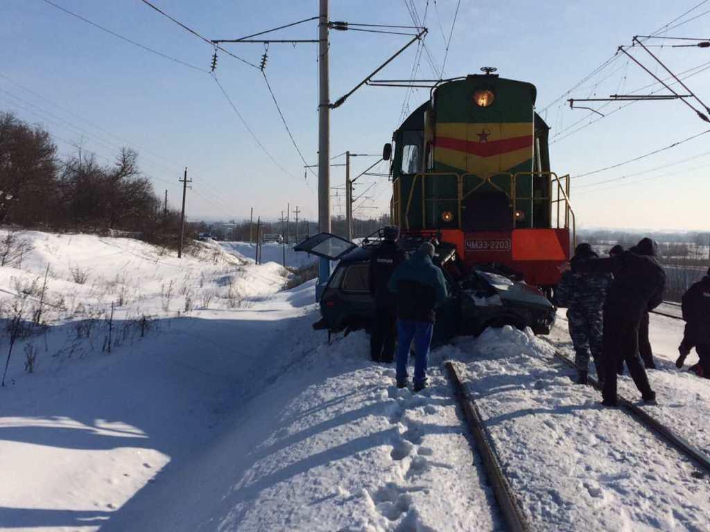 Ржд валуйки. Авария на ЖД В Белгородской области. Авария на Железнодорожном переезде. Авария на переезде зимой.
