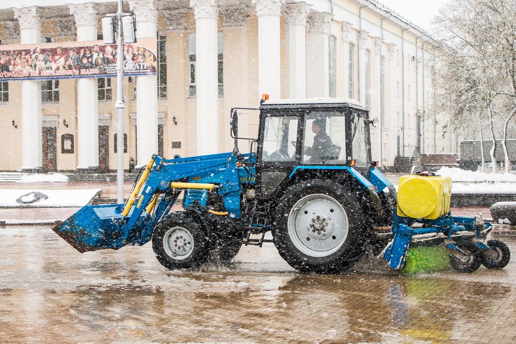 трактор на Соборной площади Белгорода