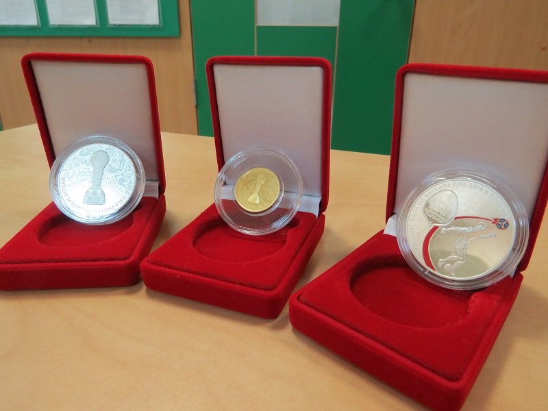 монеты с символикой чемпионата мира по футболу
