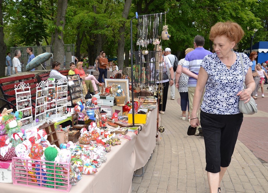 выставка народных мастеров в парке Победы Белгорода