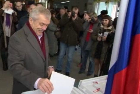 Евгений Савченко голосует на выборах президента РФ
