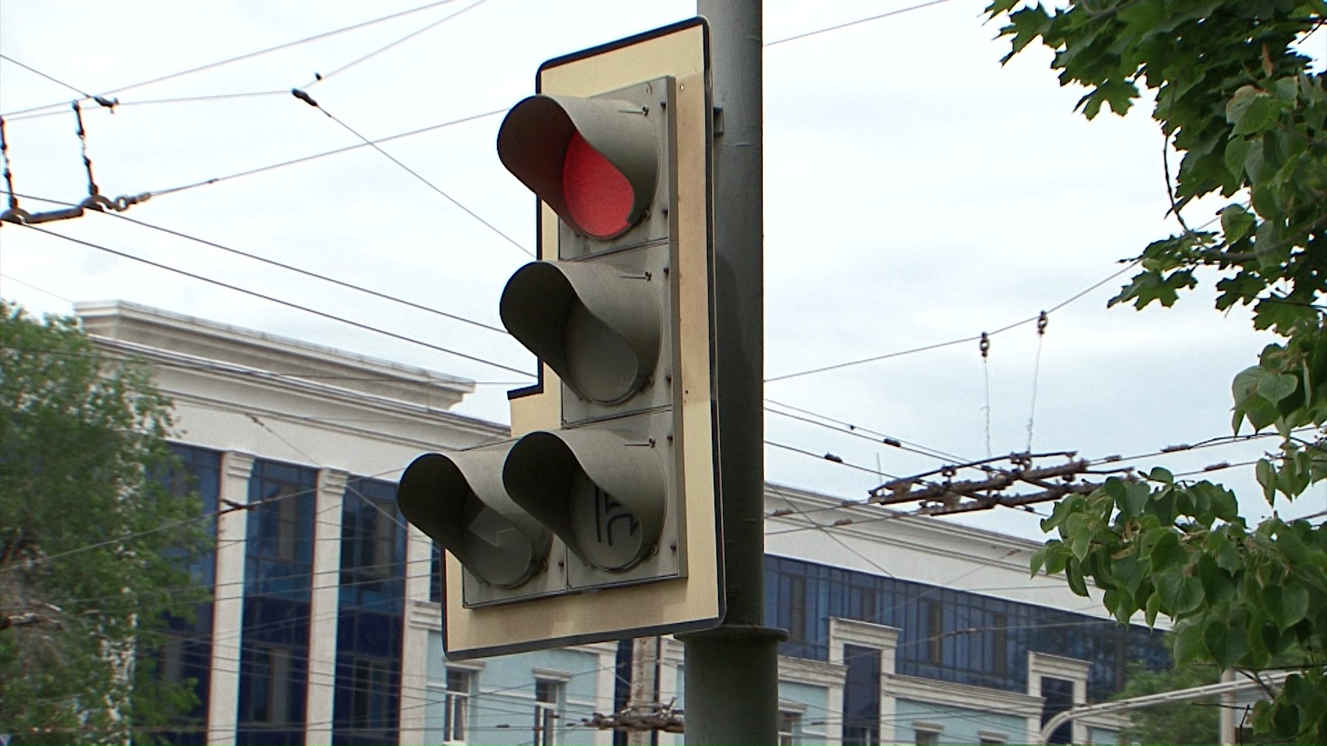 светофор на перекрестке в Белгороде