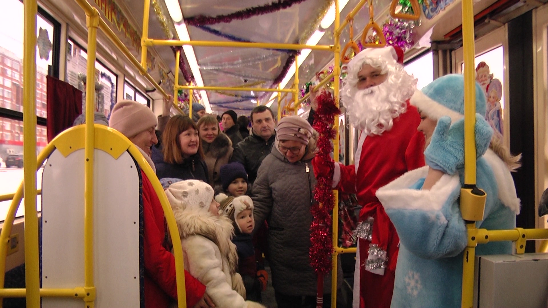 Дед Мороз в трамвае