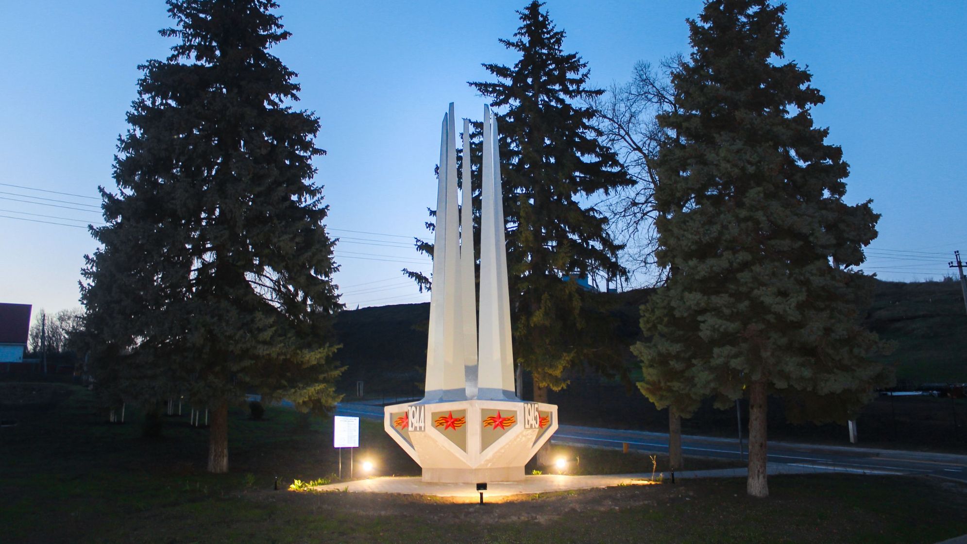 подсветка памятника