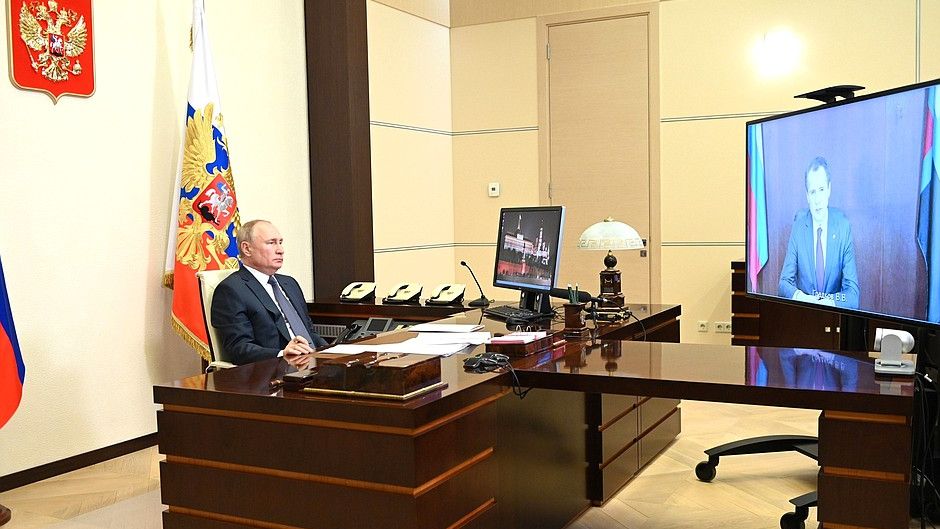 Владимир Путин и Вячеслав Гладков