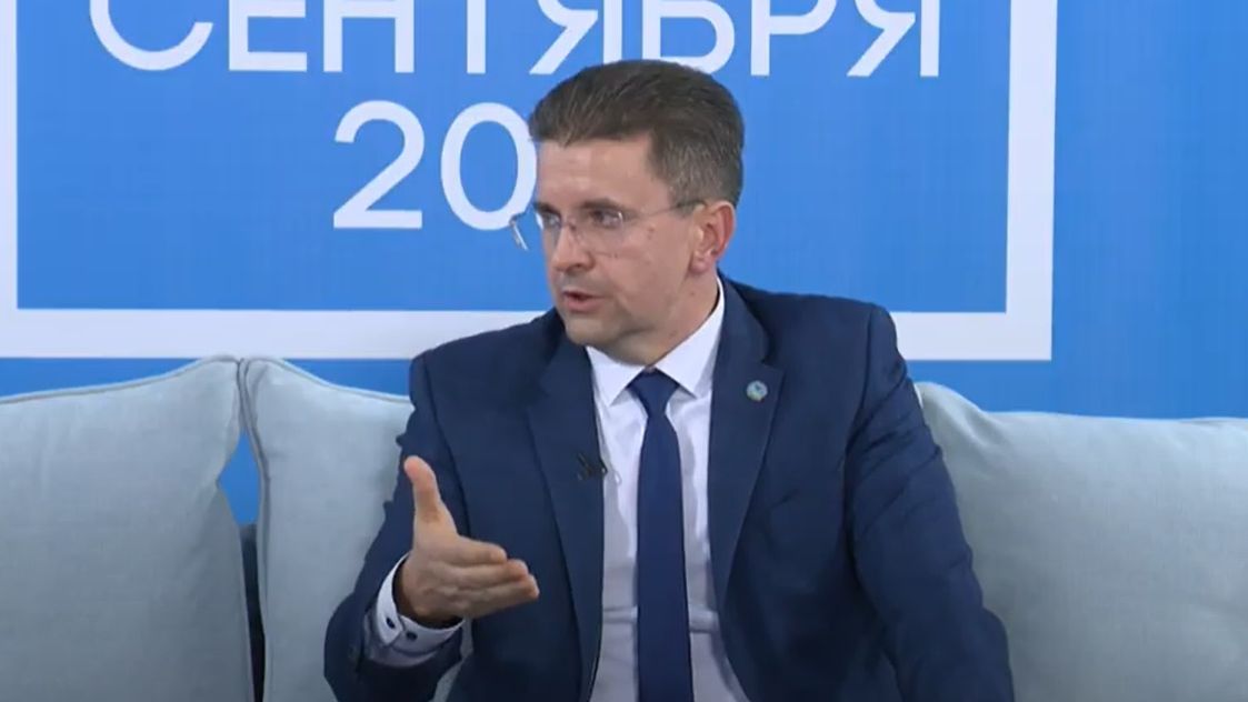 Игорь Лазарев