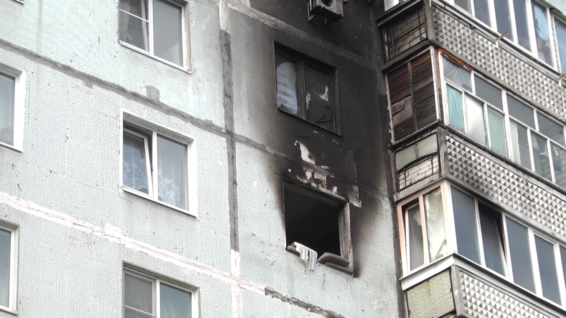 окна сгоревшей квартиры