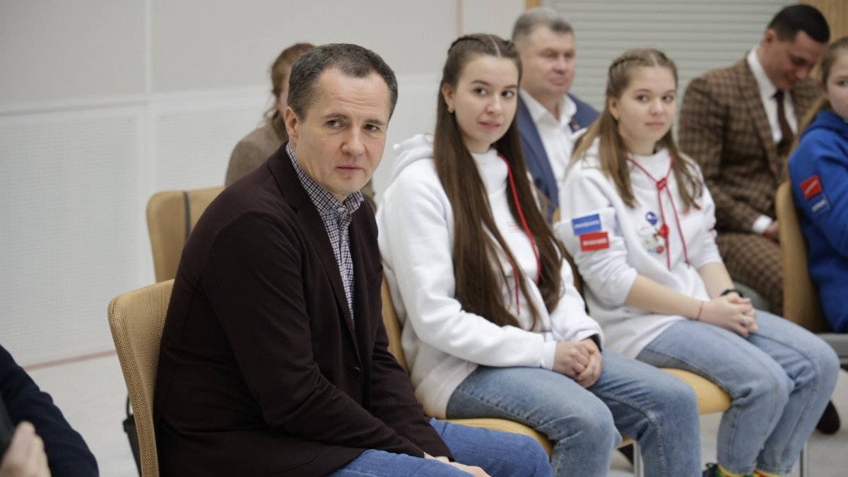Вячеслав Гладков с участниками проекта